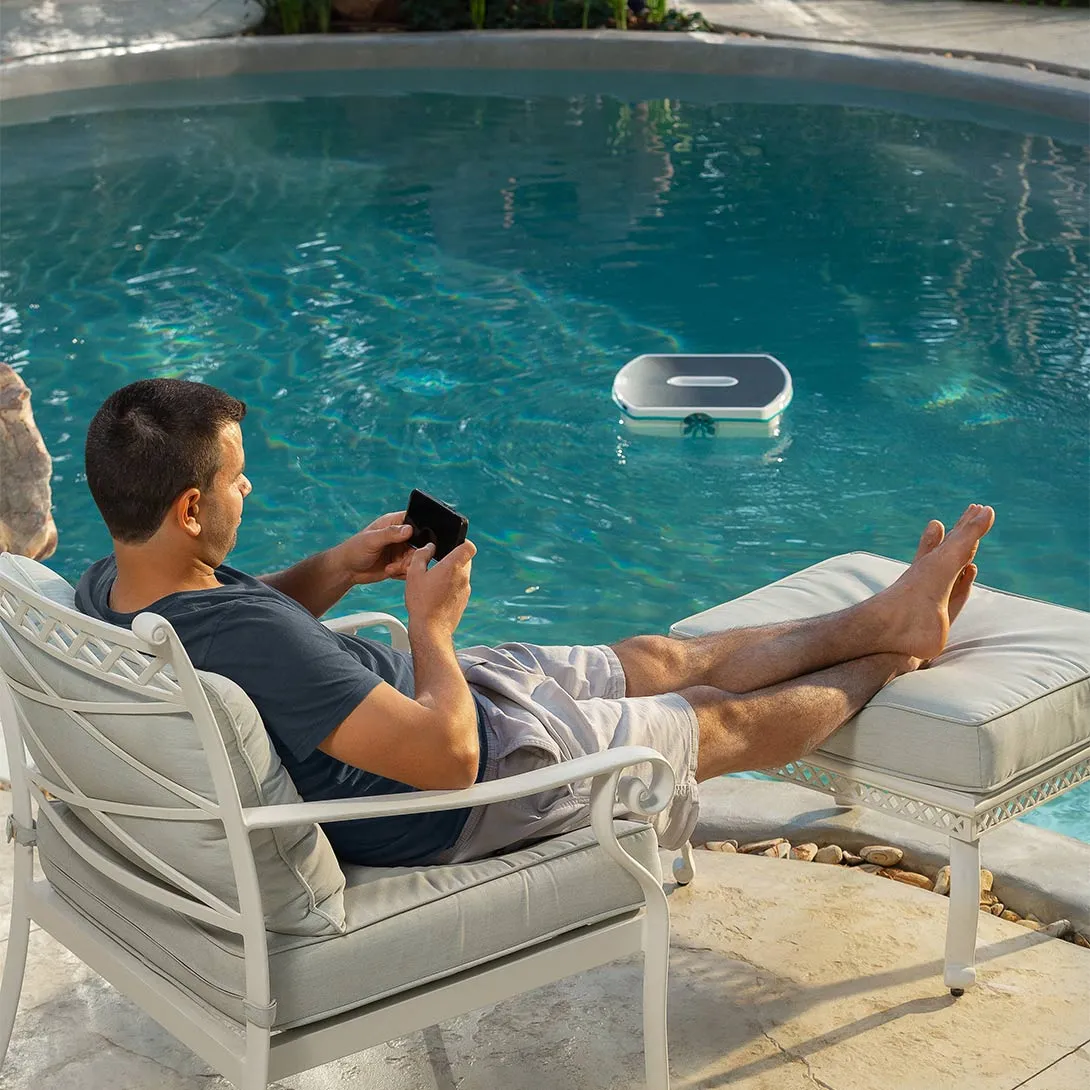Dolphin Skimmi Solar-Powered Pool Skimmer