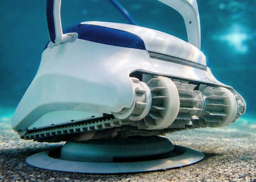 Dolphin Sigma HyperGrip tracks crossing a main drain