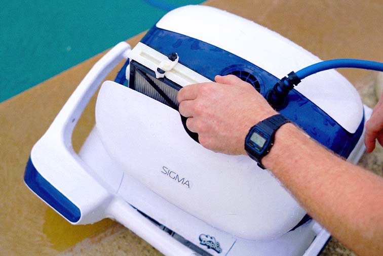 Lifting a top-loading filter cartridge out of the Dolphin Sigma
