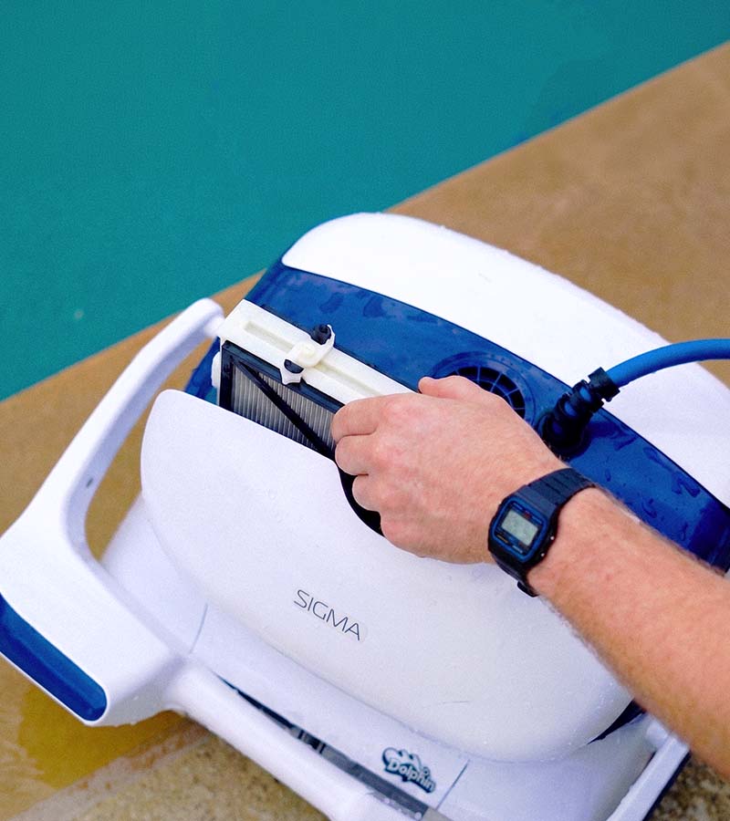 Lifting a top-loading filter cartridge out of the Dolphin Sigma